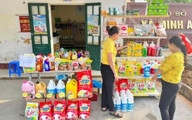 Điểm BĐVHX xã Minh An, huyện Văn Chấn phân phối hàng tiêu dùng phục vụ nhu cầu người dân trên địa bàn xã.