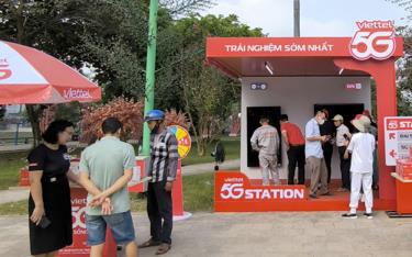 Viettel Yen Bai Launches 5G Experience Booth in Yen Bai City