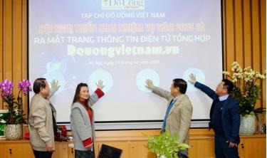 Các đại biểu thực hiện nghi thức ấn nút Ra mắt trang thông tin điện tử tổng hợp Douongvietnam.vn.