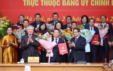 Thủ tướng Phạm Minh Chính trao Quyết định cho Đảng bộ Bộ Nông nghiệp và Môi trường, ngày 24/2.