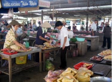 Vệ sinh an toàn thực phẩm 
trách nhiệm của cả cộng đồng. (Ảnh: Thanh Phúc)
