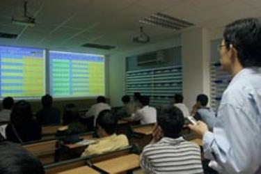 Kết thúc phiên giao dịch ngày 13/8, chỉ số VN-Index bất ngờ giảm m88 app tới 26,53 điểm (tương đương giảm 2,84%) xuống 909,15 điểm.