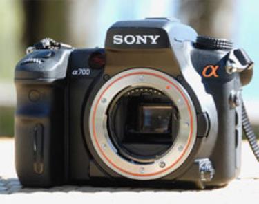 A700 là model D-SLR thứ hai của Sony. Ảnh: Letsgodigital.