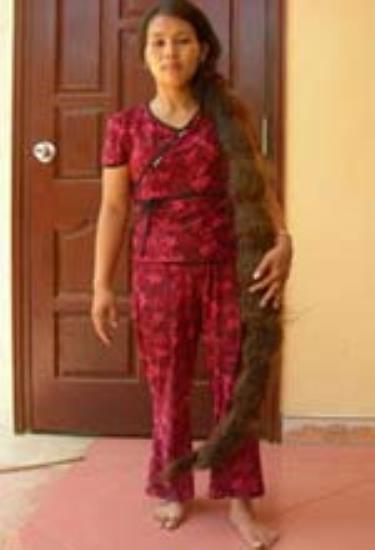 Mái tóc chị Mậu giờ đã nặng hơn 5 kg.