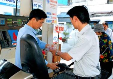 Từ tháng 10/2009 đến nay giá xăng tăng tới 5 lần.