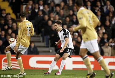 Dempsey ghi bàn thắng quyết định cho Fulham