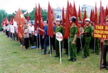 Thành phố Yên Bái ra quân tăng cường tuyên truyền phòng - chống ma túy năm 2010.
