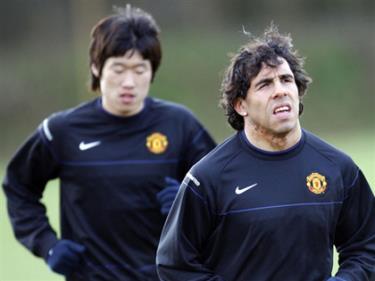 Tevez và Park Ji Sung sẽ tới Việt Nam đá giao hữu.