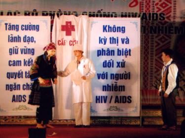 Một tiết mục văn nghệ tham gia giao lưu các câu lạc bộ phòng, chống HIV/AIDS do UBND tỉnh tổ chức.
