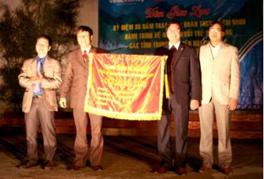 Báo Hà Giang trao quyền đăng cai tổ chức: 
