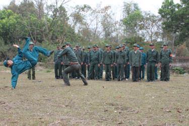 Tập huấn nội dung cho cán bộ binh chủng.