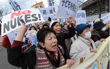 Người biểu tình chống năng lượng hạt nhân ở Koriyama, tỉnh Fukushima.