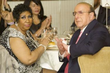 Aretha Franklin ăn mừng sinh nhật 70 bên 