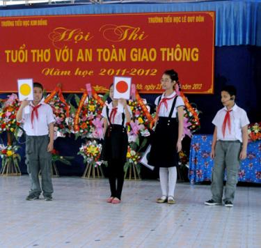 Phần thi tiểu phẩm của đội Lê Quý Đôn.
