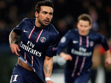 Lavezzi mừng bàn gỡ hòa 1-1 cho PSG.