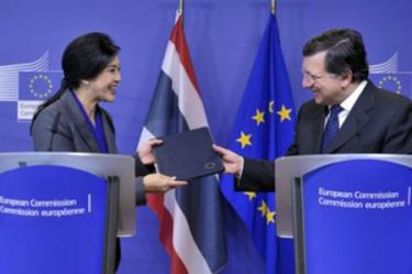 Thủ tướng Thái Lan Yingluck Shinawatra và Chủ tịch Ủy ban châu Âu Manuel Barroso.