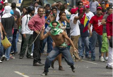 Người biểu tình ủng hộ cố tổng thống Hugo Chavez biểu dương lực lượng ở thủ đô Caracas hôm qua 21-3.