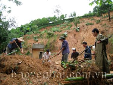 Biến đổi khí hậu gây sạt lở đất làm ảnh hưởng tới đời sống, kinh tế của xã hội.