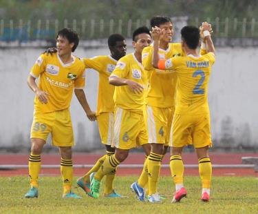 Công Vinh lập ki lục mới.