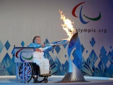 Paralympic mùa Đông Sochi 2014 có sự tham gia của 600 vận động viên chính thức tham gia thi đấu, đến từ 45 quốc gia và vùng lãnh thổ.
