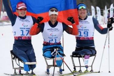 Ba vận động viên giành huy chương nội dung trượt tuyết 15km, gồm Roman Pyetushkov, Irek Zaripov và Aleksandr Davidovich.