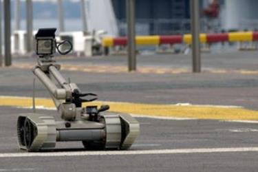 Robot PacBot có thể di chuyển với vận tốc 14 km/h trên mọi loại địa hình.