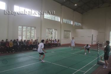 các vận động viên tham gia thi đấu giao hữu.

