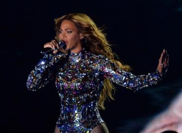 Beyoncé là một trong số 50 nghệ sỹ được Youtube trao giải thưởng.