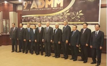 Thủ tướng Malaysia  Najib Razak và Bộ trưởng Quốc phòng các nước ASEAN tại ADMM-9.