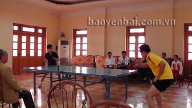 Các vận động viên thi đấu bóng bàn tại Giải Thể thao mừng Đảng, mừng xuân Ất Mùi 2015 do thành phố Yên Bái tổ chức.
(Ảnh: Thanh Nghị)