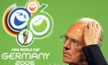 Danh tiếng và uy tín mà Beckenbauer gầy dựng suốt hàng chục năm thi đấu, làm HLV, quản lý đang bị hoen ố nghiêm trọng vì scandal hối hộ tranh quyền đăng cai World Cup cho Đức.
