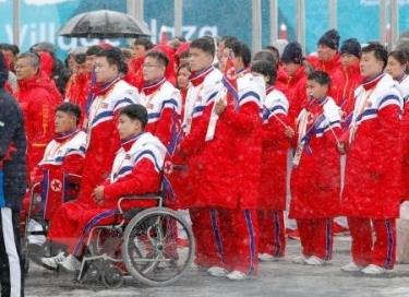 Phái đoàn Triều Tiên đến tham dự Paralympic mùa Đông 2018 tại lễ đón ở làng vận động viên ở PyeongChang, Hàn Quốc ngày 8/3.