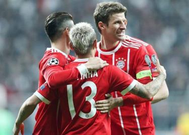 Bayern Munich vào tứ kết với tổng tỷ số 8-1.