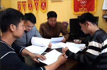 Tổ chuyên môn họp bàn, thống nhất xây dựng giáo án tập luyện cho các vận động viên.