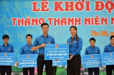 Đoàn khối Doanh nghiệp tỉnh đăng ký cụm công trình trong Tháng Thanh niên “Vì đàn em thân yêu” trị giá 150 triệu đồng.