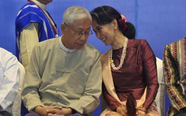 Ông U Htin Kyaw và Cố vấn Nhà nước Aung San Suu Kyi.