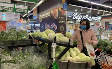 The February consumer price index (CPI) slips 0.17 percent from the previous month.