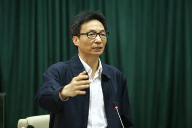 Deputy Prime Minister Vu Duc Dam speaks at the meeting of the national steering committee for COVID-19 prevention and control in Hanoi on March 8.