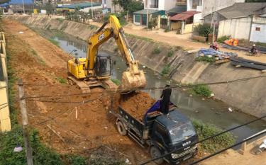 Dù xảy ra dịch bệnh nguy hiểm, song nhờ chủ động các biện pháp phòng chống nên hoạt động lao động sản xuất tại Yên Bái vẫn được duy trì.