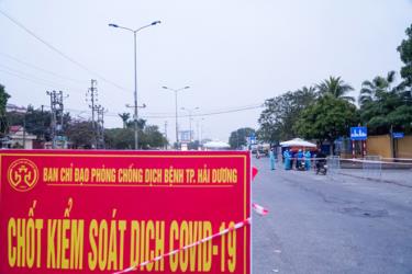 Hải Dương thiết lập các chốt kiểm soát dịch COVID-19 đối với các điểm ra vào thành phố.