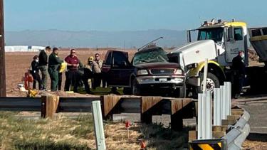 Hiện trường vụ tai nạn giao thông ở miền Nam California vào sáng 2/3.