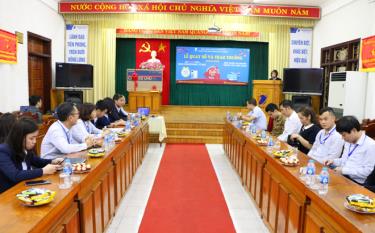 Trung tâm kinh doanh VNPT cách vào m88 mới nhất tổ chức quay số và trúng thưởng chương trình “Xài Data Vina rinh SmartPhone về nhà” và “Đón Xuân an khang trúng Tivi siêu sang” cho khách hàng may mắn.