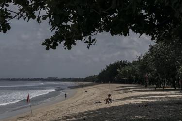 Bali vắng bóng người do dịch bệnh.