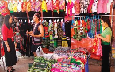 A traditional costume shop in Nghia Lo town.