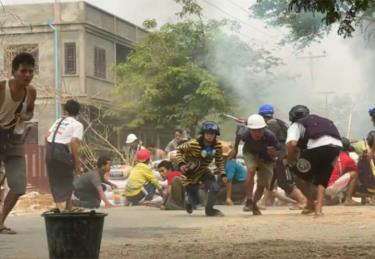 Biểu tình ở thị trấn Monywa hôm 21-3.