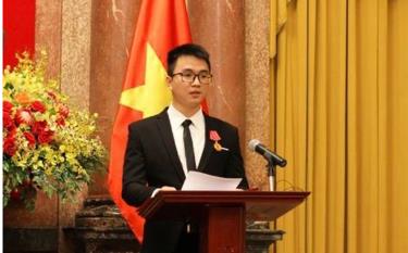 Trần Quang Vinh (19 tuổi) là một trong những Gương mặt trẻ Thủ đô tiêu biểu năm 2021.