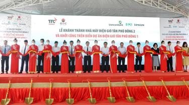Cắt băng khánh thành Nhà máy điện gió Tân Phú Đông 2.