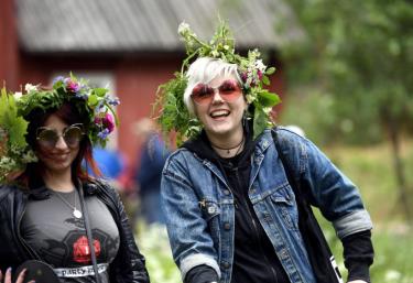 Người dân Phần Lan đón ngày hạ chí tại Helsinki vào năm 2018.