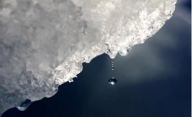 Băng tan chảy ở phía Tây Nam Greenland. Ảnh: AP