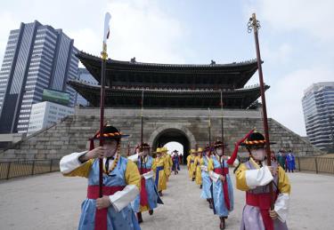 Cổng Sungnyemun tại Seoul, Hàn Quốc.